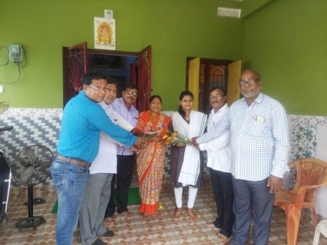 ଓ.ଏ .ଏସ.ପରୀକ୍ଷାରେ ସଫଳ ଦୀପ୍ତିମୟୀଙ୍କୁ ମହାକାଳପଡା ବିକାଶ ମଂଚର ସମ୍ବର୍ଦ୍ଧନା