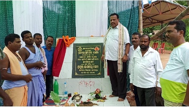 ବିଧାୟକଙ୍କ ଦ୍ୱାରା ହାଟଡିହି - ଅସିଆ ରାସ୍ତାର ଭିତ୍ତିପ୍ରସ୍ଥର ସ୍ଥାପନ