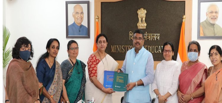 ମହିଳାଙ୍କ ପାଇଁ କାମ କରୁଥିବା ମହିଳା ପ୍ରତିନିଧି ମଣ୍ଡଳିକୁ ଭେଟିଲେ କେନ୍ଦ୍ର ଶିକ୍ଷା ମନ୍ତ୍ରୀ