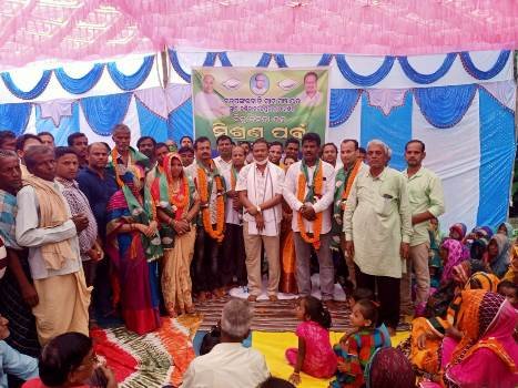 ବିଜେପି ତ୍ୟାଗ କରି ୫୦ ରୁ ଉର୍ଦ୍ଧ୍ବ ପରିବାର ବିଜେଡି ରେ ସାମିଲ