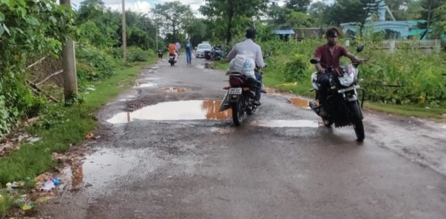 ଗ୍ରାମ୍ୟ ଉନ୍ନୟନ ରାସ୍ତା ମରାମତି ପାଇଁ ଦାବି