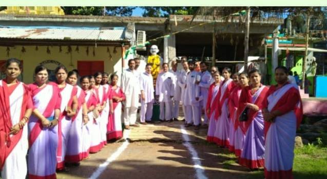 ପାରଳାଖେମୁଣ୍ଡି ସ୍ଥିତ ସରସ୍ବତୀ ଶିଶୁ ବିଦ୍ୟା ମନ୍ଦିର ପରିସରରେ ମହାତ୍ମାଗାନ୍ଧୀ ଓ ଲାଲବାହାଦୂର ଶାସ୍ତ୍ରୀ ଙ୍କ ଜୟନ୍ତୀ ପାଳିତ