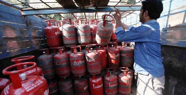 ଚଟୁଆ ଇଣ୍ଡେନ୍ ଗ୍ୟାସ୍ ବନ୍ଦ ଥିବାରୁ ଉଜ୍ଜ୍ୱଳା ଗ୍ୟାସ୍ ଗ୍ରାହକ ହନ୍ତସନ୍ତ