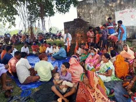 ପ୍ରକଳ୍ପ ନାମଫଳକ ନାମ କଟାକୁ ନେଇ ଉତ୍ତେଜନା ଶିଳାନ୍ୟାସ ନ କରି ଫେରିଲେ ବିଧାୟକ