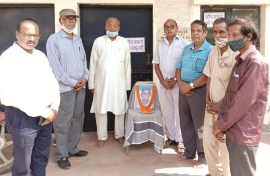 ଦିବଂଗତ ପଣ୍ଡିତ ସୁରେନ୍ଦ୍ର ନାଥ କରଙ୍କ ଉଦ୍ଦେଶ୍ୟରେ ଶ୍ରଦ୍ଧାଞ୍ଜଳି