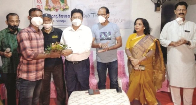 ଓଡ଼ିଶା ଦୃଷ୍ଟି ବାଧିତ କ୍ରିକେଟ ଦଳର ଦୁଇ ଖେଳାଳିଙ୍କୁ ସମ୍ବର୍ଦ୍ଧନା