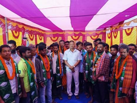 ବିଜେପି ତ୍ୟାଗକରି ବିଜେଡିରେ ମିଶିଲେ ୪୦ ଆଦିବାସୀ ପରିବାର