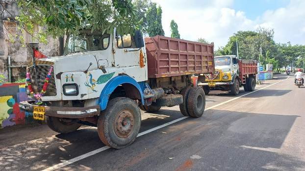 ଋଷିକୂଲ୍ୟା ନଦୀରୁ ଆନ୍ଧ୍ରକୁ ବାଲି ଚୋରାଚାଲାଣ ବେଳେ 