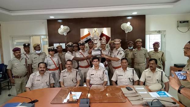 ଗାଙ୍ଗପୁର ଥାନାର ପୁଲିସ ଅଧିକାରୀ ଓ କର୍ମଚାରୀଙ୍କୁ ସମ୍ବର୍ଦ୍ଧିତ କଲେ ଏସ୍‌ପି