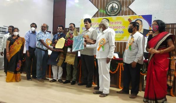 ଶିକ୍ଷକଜ୍ୟୋତି ପ୍ରକାଶ ଚନ୍ଦ୍ର ଜେନାଙ୍କୁ ସମ୍ବର୍ଦ୍ଧନା