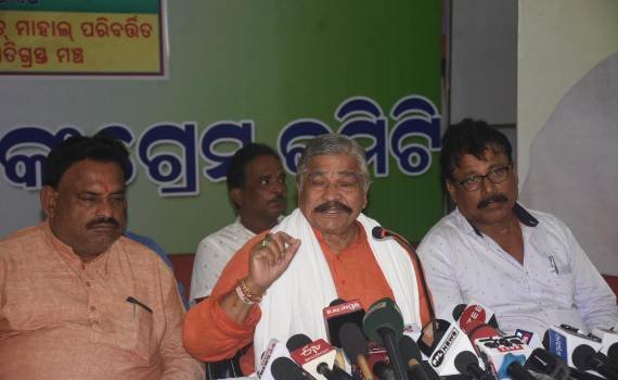 ନବୀନ ସରକାର ଆମର ପୈତୃକ ଜମିବାଡ଼ି ୨୦୧୨ ମସିହାରୁ ବଳପୂର୍ବକ ଛଡ଼ାଇ ନେଇଛନ୍ତି