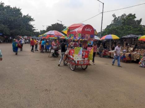 ଉଠା ବ୍ୟବସାୟୀଙ୍କ କବଜାରେ ସୂର୍ଯ୍ୟମନ୍ଦିର ସମ୍ମୁଖ ରାସ୍ତା