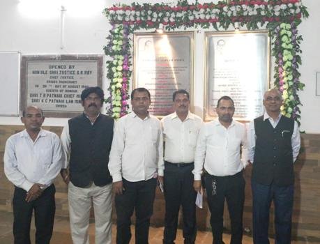 ସମ୍ବିଧାନ ଦିବସ ପାଳନ କଲେ ଆଇନଜୀବୀ