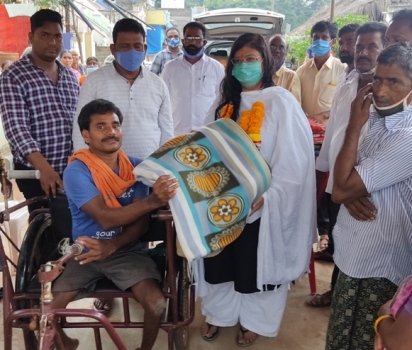 ଭାନ୍ନା ଗ୍ରାମରେ ଶୀତବସ୍ତ୍ର ବାଣ୍ଟିଲେ ପାରଳାଖେମୁଣ୍ଡି ରାଜକୁମାରୀ