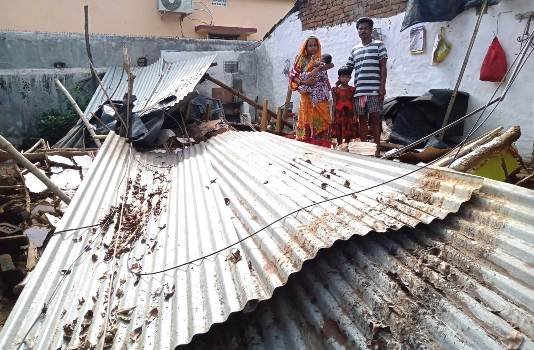 ଅଳ୍ପକେ ବର୍ତ୍ତିଲେ ଦୁଇ ଶିଶୁ ସମେତ ସ୍ୱାମୀ ଓ ସ୍ତ୍ରୀ