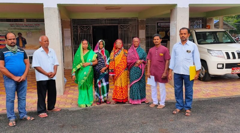 ମଦ ଦୋକାନ ବିଜ୍ଞପ୍ତିକୁ ବିରୋଧ ଜିଲ୍ଲା ପ୍ରଶାସନର ଦ୍ୱାରସ୍ତ ହେଲେ ମହିଳା ଓ ଗ୍ରାମ୍ୟ କମିଟିର ସଦସ୍ୟ