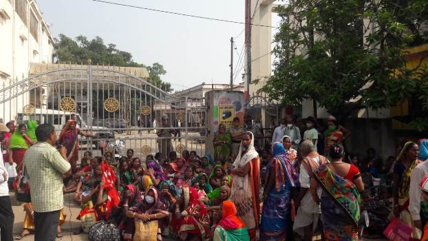 ଓଡ଼ିଶା ମିଡ-ଡେ ମିଲ କର୍ମଚାରୀ ସଂଘର ବିକ୍ଷୋଭ