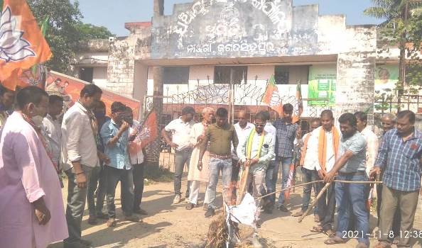 ମମିତା ମେହେରକୁ ନ୍ୟାୟ ପ୍ରଦାନ ଦାବିରେ ବିଜେପିର କୁଶପୁତଳିକା ଦାହ ଓ ବିକ୍ଷୋଭ