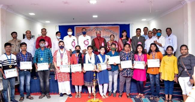 ମ୍ୟାଟ୍ରିକ ଟପ୍ପର ବିଦ୍ୟାର୍ଥିଙ୍କୁ "ବିଦ୍ୟା ଜ୍ୟୋତି ସମ୍ମାନ" ସମାରୋହ