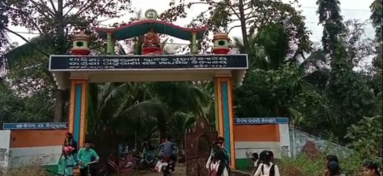 ସାମାନ୍ୟ କଥାରୁ ଘଟଗାଁ କଲେଜ୍ ପାଲଟିଲା ରଣକ୍ଷେତ୍ର କଲେଜ୍ କତ୍ରୁପକ୍ଷ ନିରବଦ୍ରଷ୍ଠା