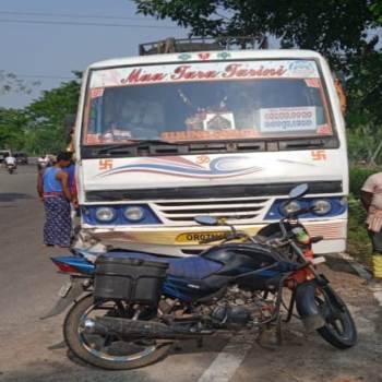 ଯାତ୍ରୀବାହୀ ବସ୍ ଧକ୍କାରେ ଅଜା ମୃତ, ନାତି ଗୁରୁତର