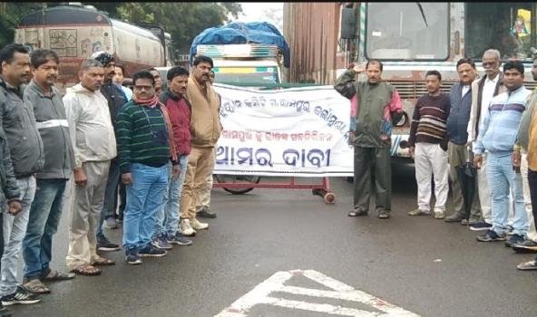 ରାଜସ୍ୱ ସବ୍ ଡିଭିଜନ ମାନ୍ୟତା ଦାବୀ ରେ ଏମ୍ ରାମପୁର ବନ୍ଦ