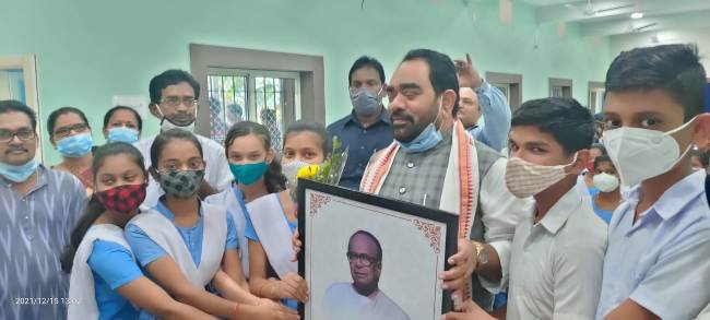 ସ୍ମାର୍ଟକ୍ଲାସ ବୁଲି ଦେଖିଲେ ମାନ୍ୟବର ମନ୍ତ୍ରୀ ଶ୍ରୀଯୁକ୍ତ ବିକ୍ରମ କେଶରୀ ଆରୁଖ