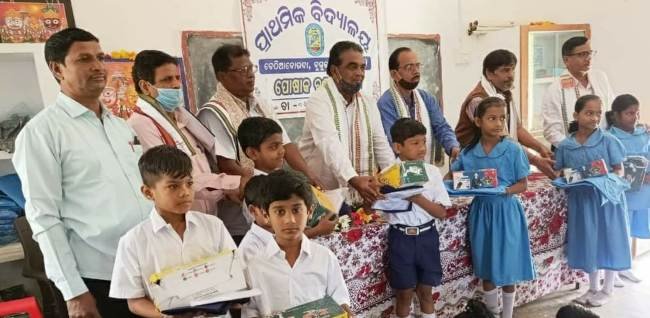 ବେଠିଆ ବୋରଦା ବିଦ୍ୟାଳୟରେ ପୋଷାକ ବଣ୍ଟନ ମେଳା