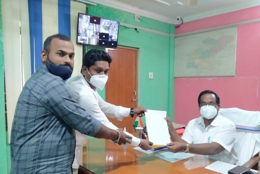 ନିକିରାଇ-ଇନ୍ଦୁପୁର ରାସ୍ତା ମରାମତି ପାଇଁ ଜିଲ୍ଲାପାଳଙ୍କୁ ଦାବିପତ୍ର