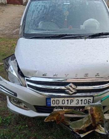 କାର୍ ଓ ପିକ୍‌ଅପ୍ ଗାଡି ମୁହାଁମୁହିଁ ଧକ୍କା