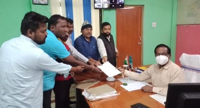 ଚାଷୀଙ୍କ କ୍ଷତି ଭରଣା ପାଇଁ ଜିଲ୍ଲା କଂଗ୍ରେସ ପଛୁଆ ବର୍ଗର ଜିଲ୍ଲାପାଳଙ୍କୁ ଦାବିପତ୍ର