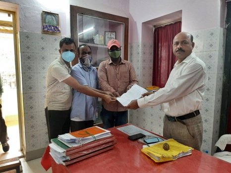 ଗାଁ ପ୍ରବେଶ ଦ୍ୱାରରେ ବସ ପାର୍କିଂକୁ ନେଇ ଅସନ୍ତୋଷ