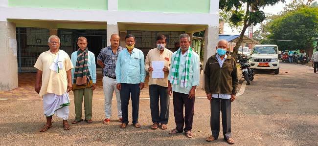 ଧାନ କିଣିବା ନିମନ୍ତେ ଜିଲ୍ଲାପାଳଙ୍କ ଉଦ୍ଦେଶ୍ୟ ରେ ସ୍ମାରକପତ୍ର ପ୍ରଦାନ