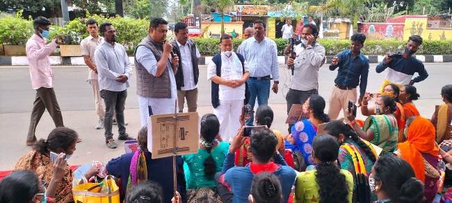 ଆଦିବାସୀଙ୍କ ଜମି ସୁରକ୍ଷା ଆନ୍ଦୋଳନକୁ ପ୍ରଫୁଲ ଓ ନିରଞ୍ଜନଙ୍କ ଦୃଢ ସମର୍ଥନ