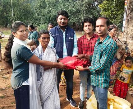 ୟୁଥ୍ ଅଫ କନ୍ଧମାଳ ତରଫରୁ ଶୀତ ବସ୍ତ୍ର ପ୍ରଦାନ 