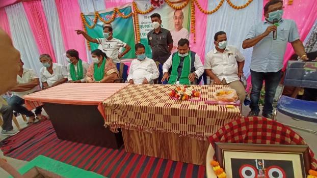 ସାନଖେମୁଣ୍ଡି ରେ ଇସ୍ପାତ ମନ୍ତୀ ଙ୍କ ସ୍ମାର୍ଟ ହେଲଥ କାର୍ଡ ବଣ୍ଟନ