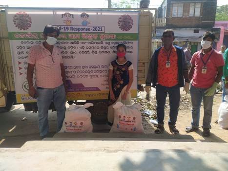 ଅନାଥ ଶିଶୁଙ୍କୁ ଶୁଖିଲା ଖାଦ୍ୟ ବଣ୍ଟନ