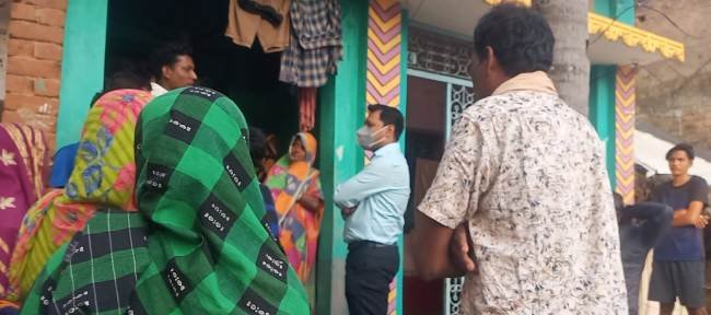 ୨ ଓଡିଆ ଶ୍ରମିକଙ୍କ ମୃତଶରୀର ଶୋକାକୁଳ ପରିବେଶରେ ଗ୍ରାମରେ ପହଞ୍ଚିଲା