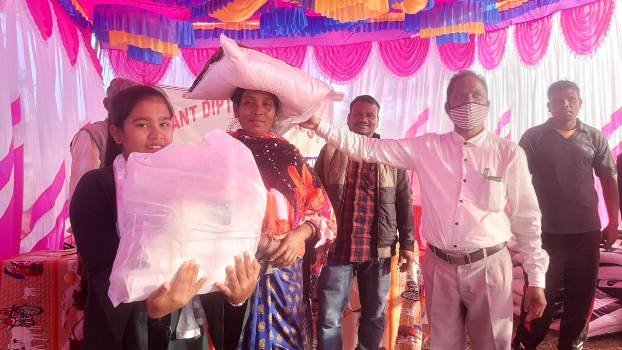 ଅନନ୍ତ ଦୀପ୍ତି ଶିଖା ସଂଗଠନ ତରଫରୁ ଖାଦ୍ୟ ଓ ସ୍ଵଚ୍ଛତା ସାମଗ୍ରୀ ବଣ୍ଟନ