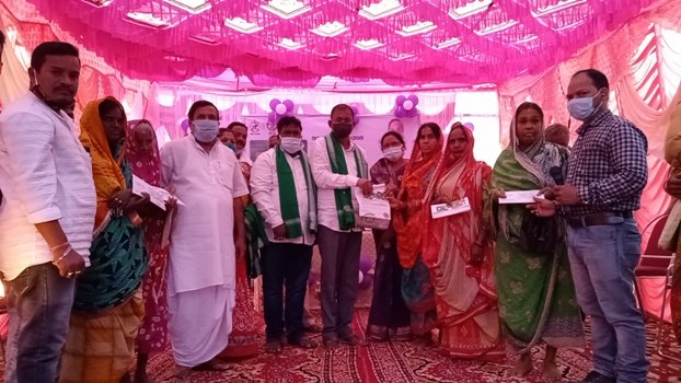 ପୋଡ଼ାପଦର ପଞ୍ଚାୟତ ରେ ହିତାଧିକାରୀଙ୍କୁ ନୂଆ ସ୍ମାର୍ଟ ହେଲଥ କାର୍ଡ ବାଣ୍ଟିଲେ ବିଧାୟକ