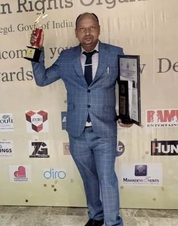 ଓଡିଶାର ପ୍ରାଣୀ ଚିକିତ୍ସକ ଦିଲ୍ଲୀରେ ଇଣ୍ଡିଆନ୍ ଆଇକନ୍ ଆୱାର୍ଡରେ ସମ୍ମାନୀତ