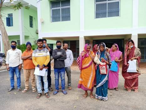 ରାସନ କାର୍ଡରୁ ବଂଚିତ ଯୋଗ୍ୟ ହିତାଧିକାରୀମାନେ ଜିଲ୍ଲାପାଳଙ୍କ ଦ୍ୱାରସ୍ଥ