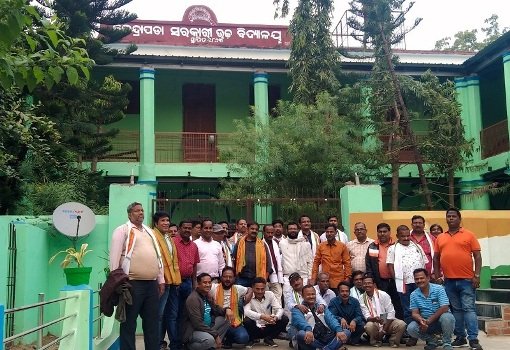 କେନ୍ଦ୍ରାପଡା ହାଇସ୍କୁଲ ୧୯୯୧ବ୍ୟାଚର ବନ୍ଧୁମିଳନ ଓ ଶିକ୍ଷକଙ୍କୁ ସମ୍ବର୍ଦ୍ଧନା