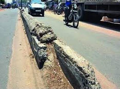 କାଶୀନଗର ଏନଏସି ଡିଭାଇଡର୍ ନ ଭାଙ୍ଗିବା ପାଇଁ