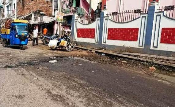 ମୁନିସିପାଲଟି କାର୍ଯ୍ୟାଳୟର ଦୂଷିତ ଜଳ ମୁଖ୍ୟ ରାସ୍ତା ଉପରେ ପ୍ରବାହିତ