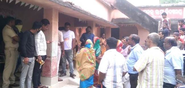 ସ୍ମାର୍ଟ କାର୍ଡ ବଂଟନ କରିବାକୁ ନେଇ ଉତେଜନା