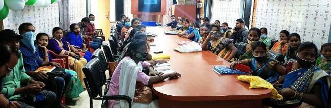 ସ୍ୱୟଂ ସହାୟକ ଗୋଷ୍ଠୀମାନଙ୍କୁ ତାଲିମ ପ୍ରଦାନ