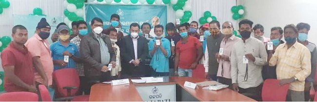 ଖବରକାଗଜ ହକରମାନଙ୍କ ପାଇଁ ସ୍ୱତନ୍ତ୍ର କୋଭିଡ୍ ସହାୟତା ପ୍ରଦାନ