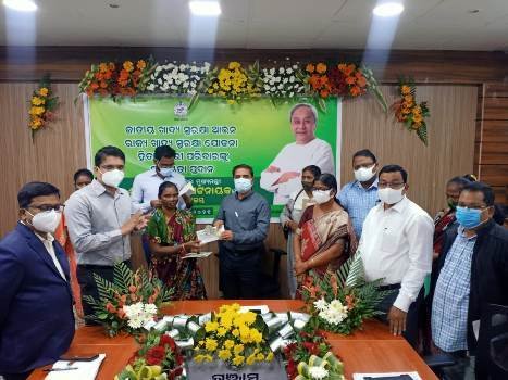 ଗରିବଙ୍କ ପାଇଁ ପୁଣି ସହାୟତାର ହାତ ବଢାଇଲେ ମୁଖ୍ୟମନ୍ତ୍ରୀ