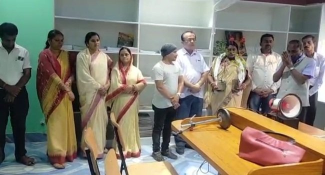 ଶିକ୍ଷୟିତ୍ରୀଙ୍କୁ ବିଦାୟକାଳୀନ ସମ୍ବର୍ଦ୍ଧନା